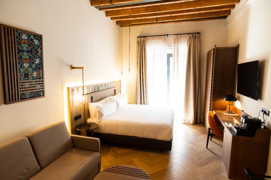 Grand Double Room with city views 3 Grand Double Room with city views 3