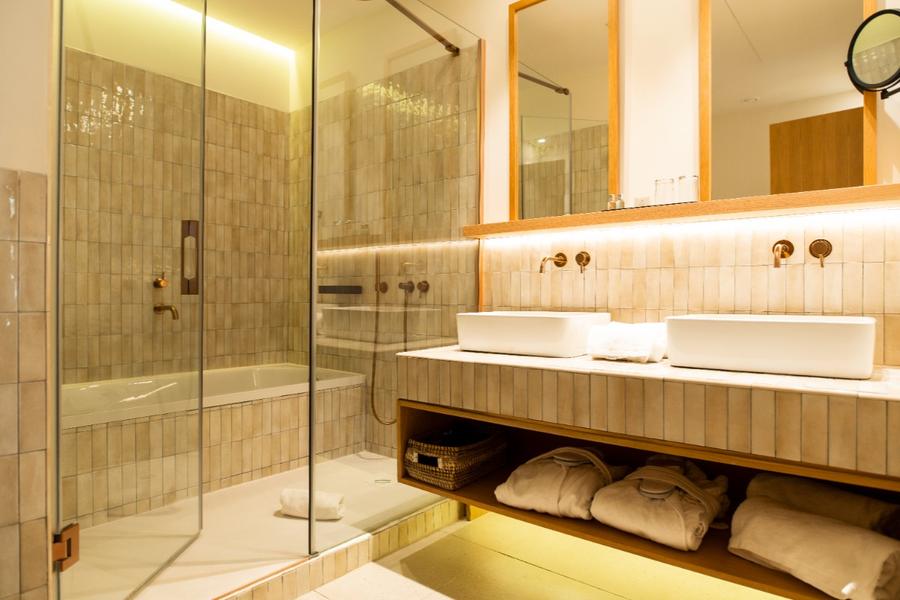Grand Double Room with city views 5 Grand Double Room with city views 5