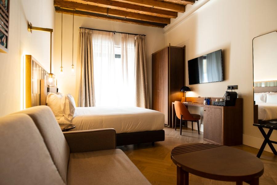 Grand Double Room with city views Grand Double Room with city views